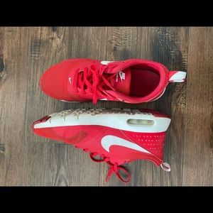 Red Nike Sneaker/Air Max Tavas